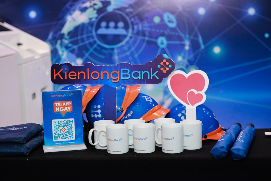 Với mỗi khoản tiền gửi, khách hàng đều nhận được những phần quà thay cho lời cảm ơn vì sự tin tưởng, lựa chọn và đồng hành Với mỗi khoản tiền gửi, khách hàng đều nhận được những phần quà thay cho lời cảm ơn vì sự tin tưởng, lựa chọn và đồng hành