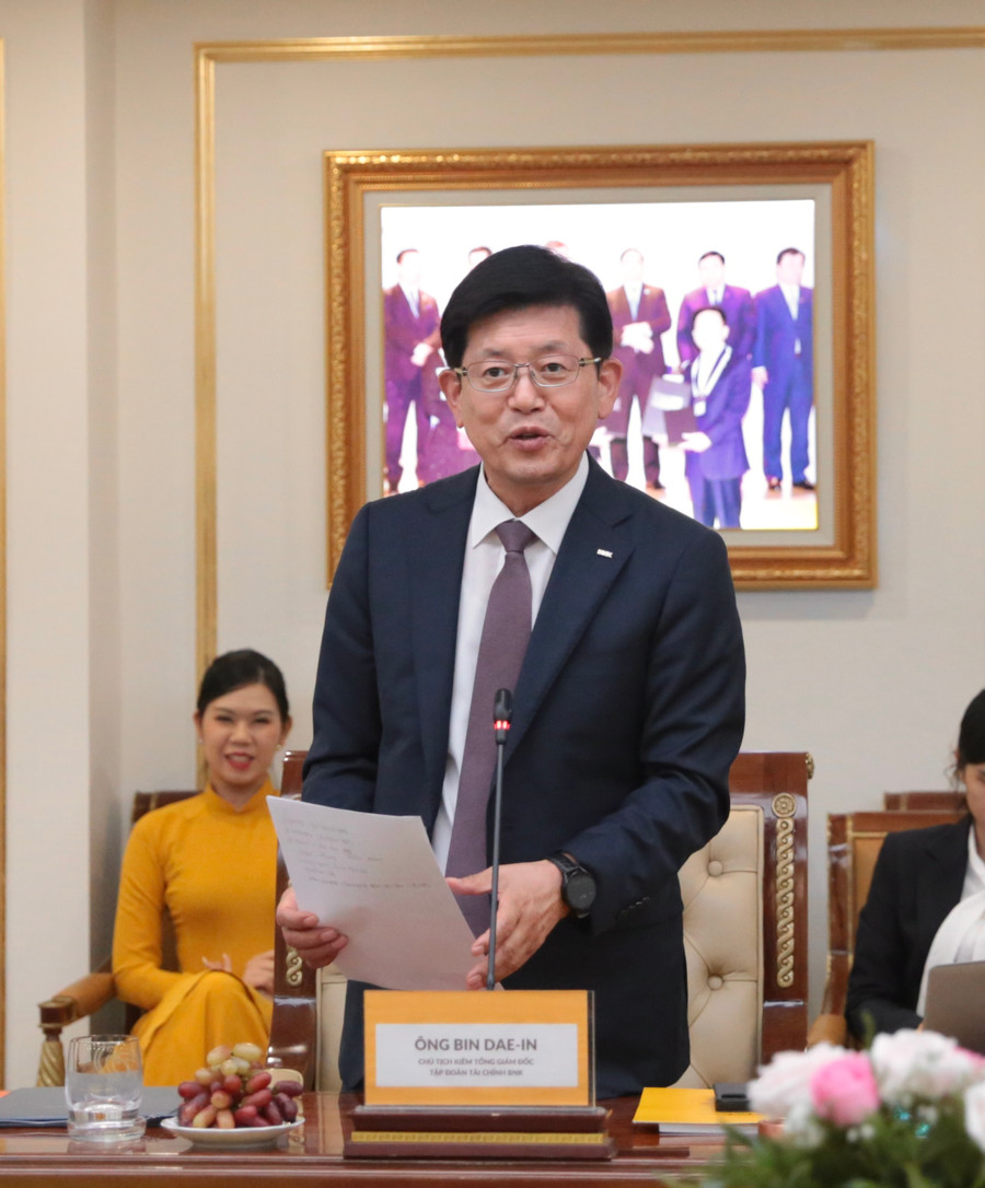 Ông Bin Dae-in, Chủ tịch HĐQT kiêm TGĐ Tập đoàn Tài chính BNK phát biểu tại sự kiện. Ông Bin Dae-in, Chủ tịch HĐQT kiêm TGĐ Tập đoàn Tài chính BNK phát biểu tại sự kiện.