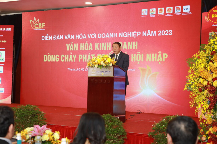 Ông Nguyễn Văn Hùng – Bộ trưởng Bộ Văn hóa, Thể thao và Du lịch – phát biểu khai mạc diễn đàn Văn hóa với doanh nghiệp năm 2023. Ông Nguyễn Văn Hùng – Bộ trưởng Bộ Văn hóa, Thể thao và Du lịch – phát biểu khai mạc diễn đàn Văn hóa với doanh nghiệp năm 2023.