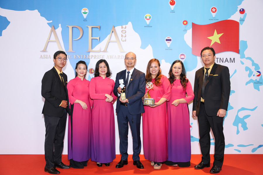 Đại diện Ban Lãnh đạo Ngân hàng TMCP Bắc Á trong Lễ trao giải. Đại diện Ban Lãnh đạo Ngân hàng TMCP Bắc Á trong Lễ trao giải.