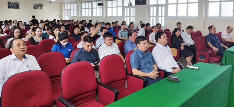 Quang cảnh buổi phát động.