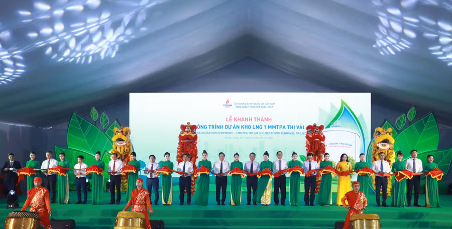 Nghi thức cắt băng khánh thành Kho LNG 1 MMTPA Thị Vải của PV GAS.