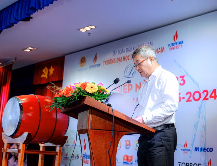 Phó Tổng Giám đốc Petrovietnam – Ông Đỗ Chí Thanh phát biểu tại buổi lễ Phó Tổng Giám đốc Petrovietnam – Ông Đỗ Chí Thanh phát biểu tại buổi lễ