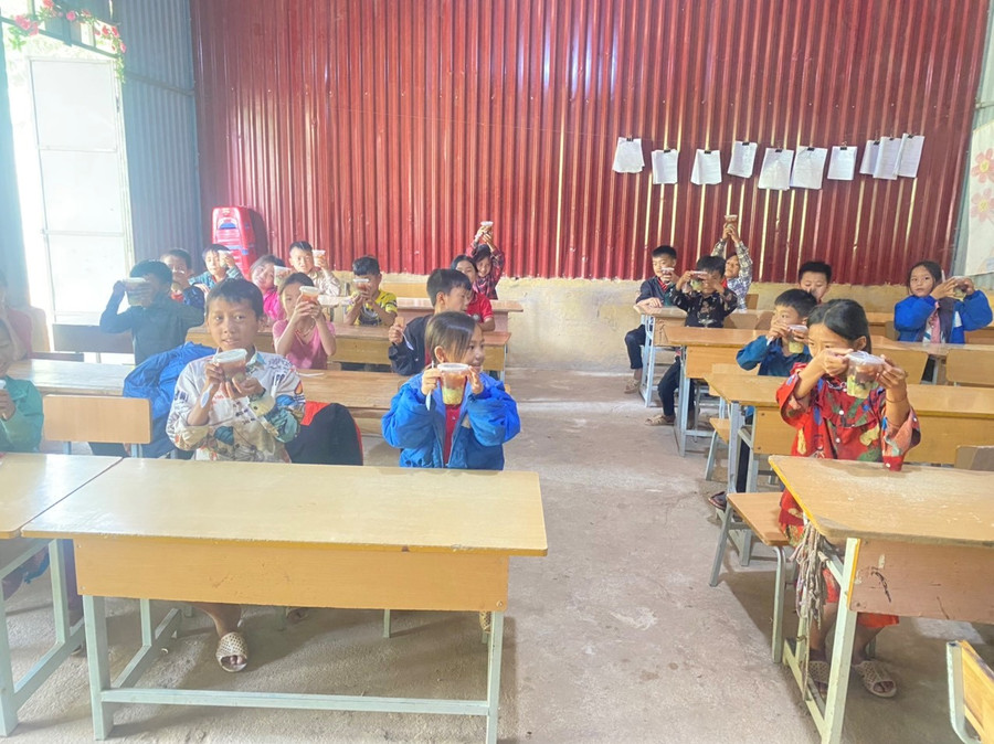 Điểm trung tâm trường PTDTBT Tiểu học Huổi Lếch. Điểm trung tâm trường PTDTBT Tiểu học Huổi Lếch.