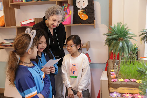 Học sinh được học kiến thức thực tiễn cùng giáo viên quốc tế Học sinh được học kiến thức thực tiễn cùng giáo viên quốc tế