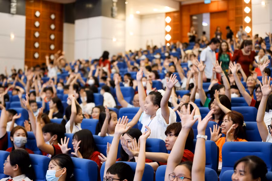 Truyền hình thông tấn (Thông tấn xã Việt Nam) gọi Ngày hội School Star là "Mùa hè hạnh phúc”.
