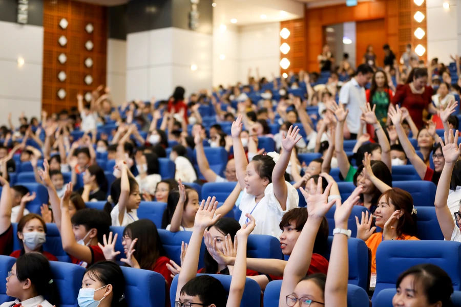 Truyền hình thông tấn (Thông tấn xã Việt Nam) gọi Ngày hội School Star là "Mùa hè hạnh phúc”.