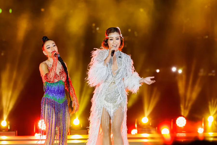 Countdown rực rỡ tại Trung tâm mới: Hàng ngàn người hòa nhịp đón năm 2023 ảnh 3