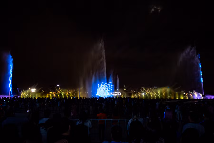 Màn trình diễn nhạc nước phiên bản mới mang lại không gian nghệ thuật mãn nhãn và đầy cảm xúc cho khán giả.