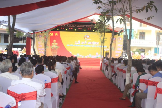 Toàn cảnh buổi lễ Kỷ niệm 60 năm thành lập Trường THPT Lê Văn Hưu