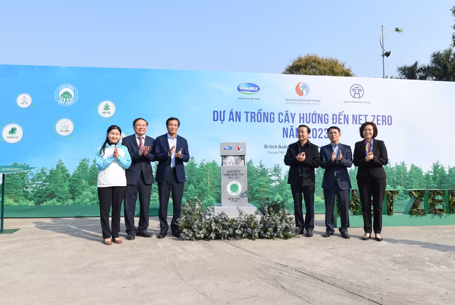 Trụ đá biểu tượng của dự án cũng được chính thức ra mắt trong sự kiện trồng cây hướng đến Net Zero tại Mê Linh, Hà Nội
