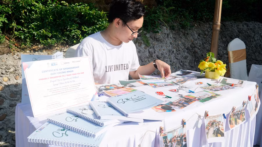 Minh Trường là một thành viên tích cực của nhóm dự án Guardian of Childhood.