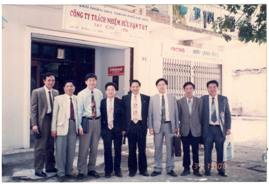 Ông Đỗ Quang Hiển, Nhà sáng lập, Chủ tịch Ủy ban Chiến lược Tập đoàn T&T Group vinh dự là một trong số ít doanh nhân trong lĩnh vực kinh tế tư nhân được trao tặng Huân chương Lao động hạng Nhất, Nhì, Ba. Ông Đỗ Quang Hiển, Nhà sáng lập, Chủ tịch Ủy ban Chiến lược Tập đoàn T&T Group vinh dự là một trong số ít doanh nhân trong lĩnh vực kinh tế tư nhân được trao tặng Huân chương Lao động hạng Nhất, Nhì, Ba.
