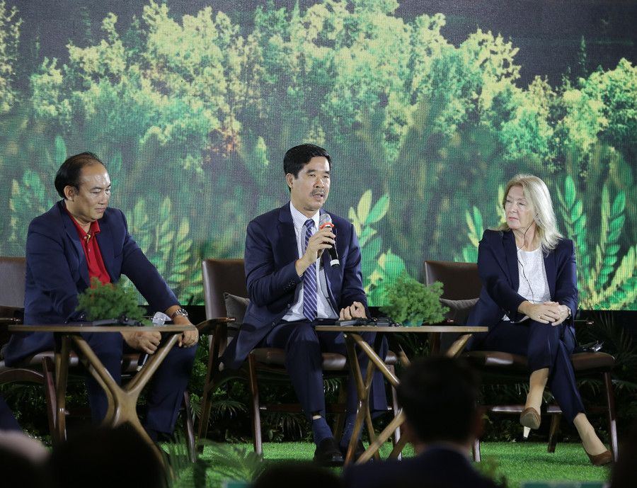 Ông Nguyễn Quốc Khánh – Giám đốc điều hành R&D Vinamilk phát biểu tại Hội thảo Net Zero - Chuyển dịch Xanh: Cơ hội cho người dẫn đầu Ông Nguyễn Quốc Khánh – Giám đốc điều hành R&D Vinamilk phát biểu tại Hội thảo Net Zero - Chuyển dịch Xanh: Cơ hội cho người dẫn đầu