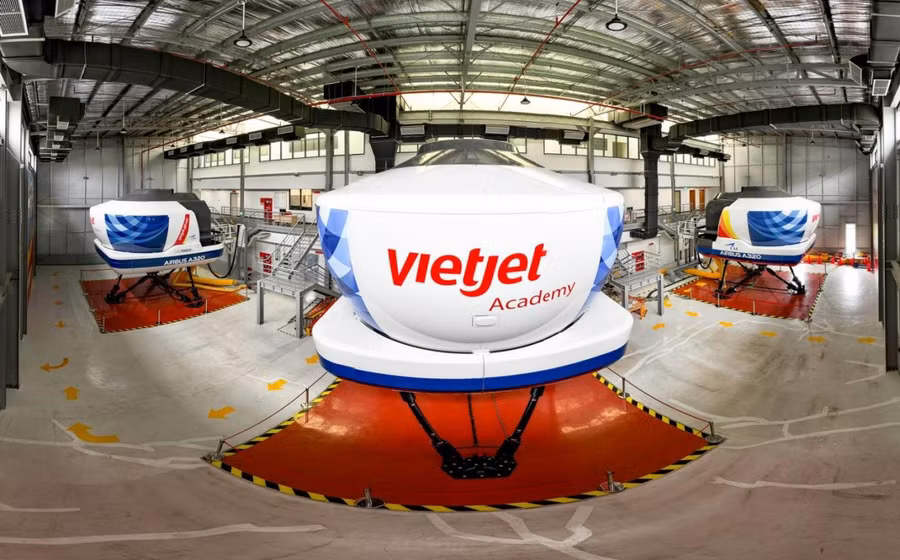 Nơi đây được trang bị tới 3 buồng lái mô phỏng (simulator - SIM) đáp ứng nhu cầu đào tạo phi công.