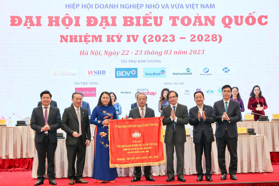 Ông Đỗ Quang Hiển - Chủ tịch UBCL Tập đoàn T&amp;T Group, Chủ tịch HĐQT Ngân hàng SHB tại Đại hội Đại biểu toàn quốc khóa IV của Hiệp hội Doanh nghiệp nhỏ và vừa Việt Nam.