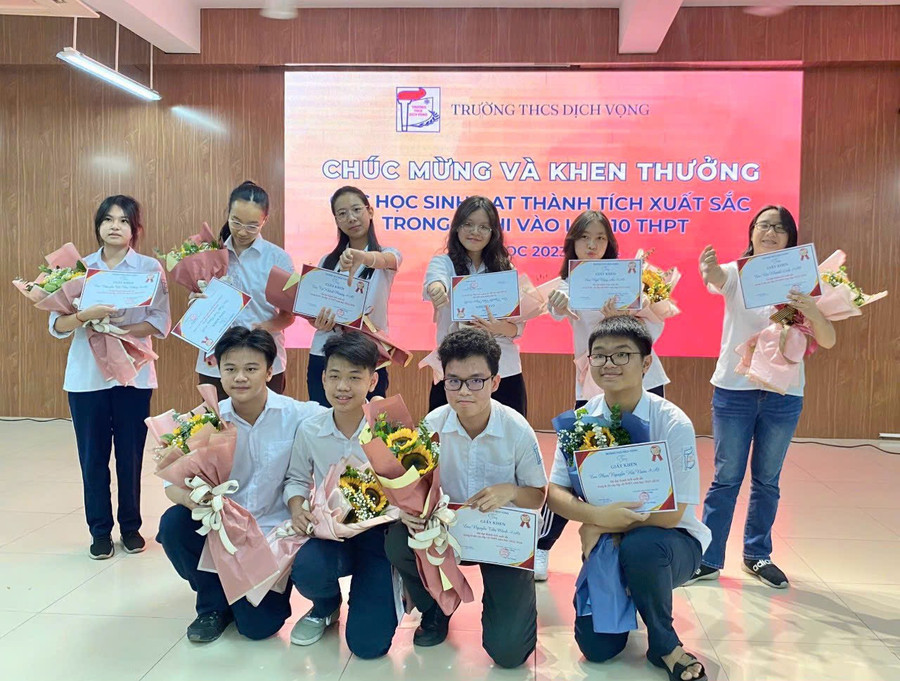 Những gương mặt học sinh tiêu biểu của nhà trường đạt thành tích cao trong kì thi vào 10 THPT 2023-2024 Những gương mặt học sinh tiêu biểu của nhà trường đạt thành tích cao trong kì thi vào 10 THPT 2023-2024