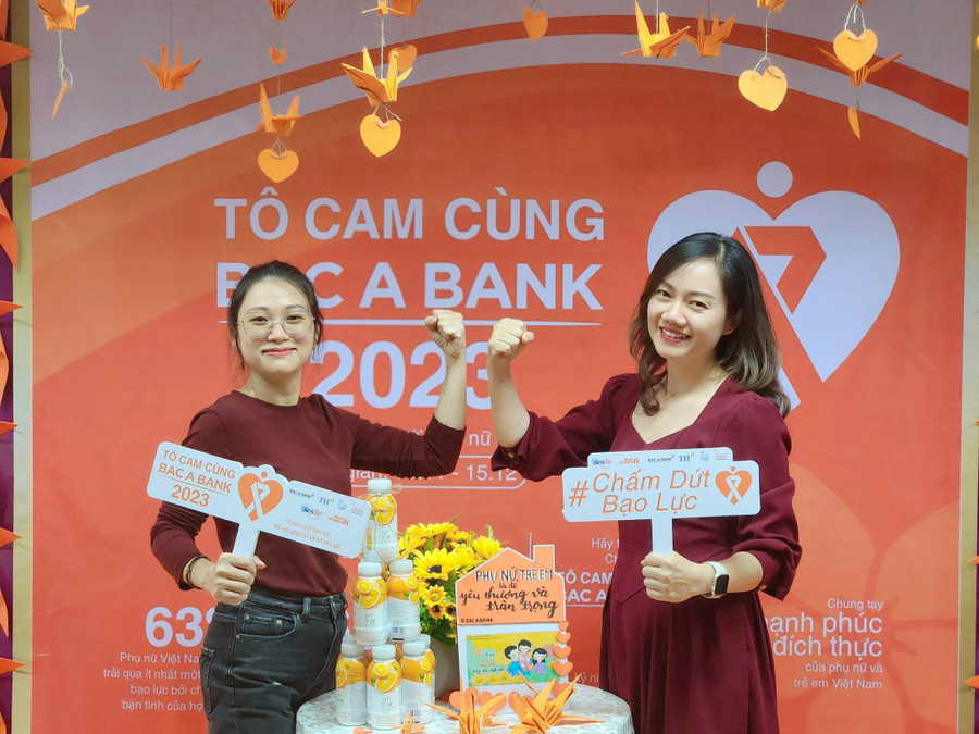 Cán bộ nhân viên BAC A BANK check in góc cam. Cán bộ nhân viên BAC A BANK check in góc cam.