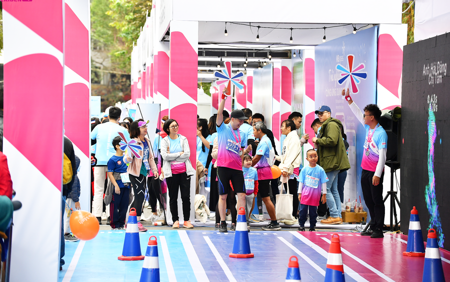 Lễ hội MB Ageas Life Happy Ekiden được tổ chức song song là sân chơi thú vị của các gia đình vào dịp cuối tuần Lễ hội MB Ageas Life Happy Ekiden được tổ chức song song là sân chơi thú vị của các gia đình vào dịp cuối tuần