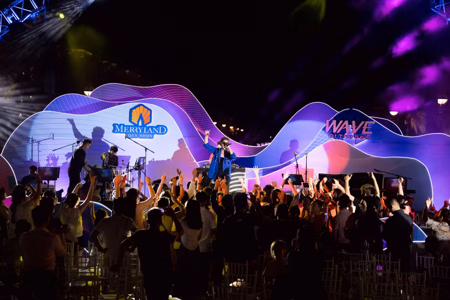 Khán giả hòa nhịp cùng nghệ sĩ tạo những bản phối ấn tượng.