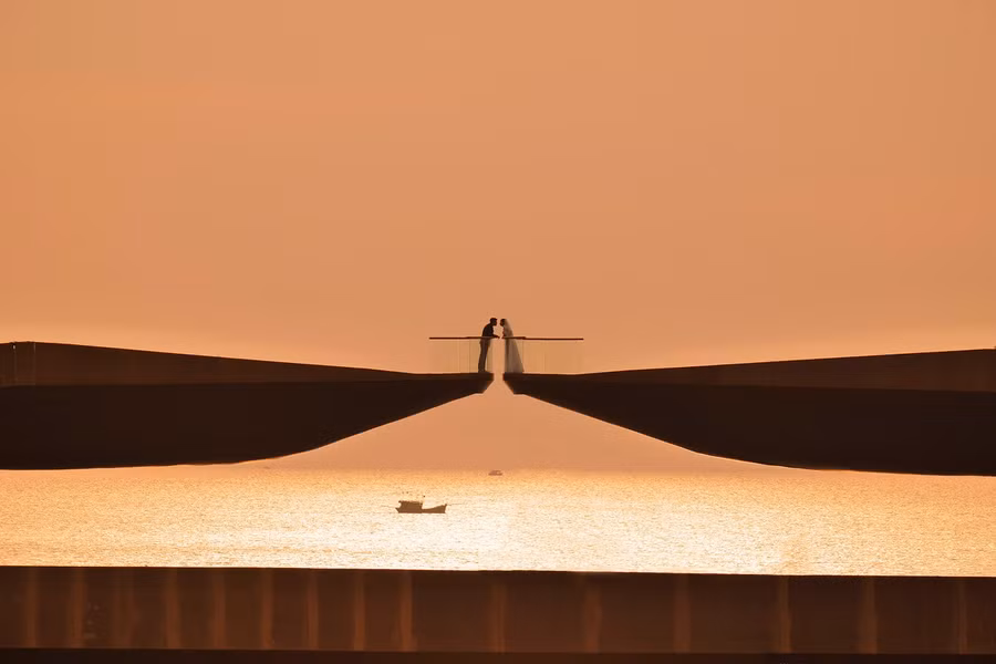 Cây Cầu Hôn gây sốt trong MV “I Do” của Đức Phúc và 911. Cây Cầu Hôn gây sốt trong MV “I Do” của Đức Phúc và 911.