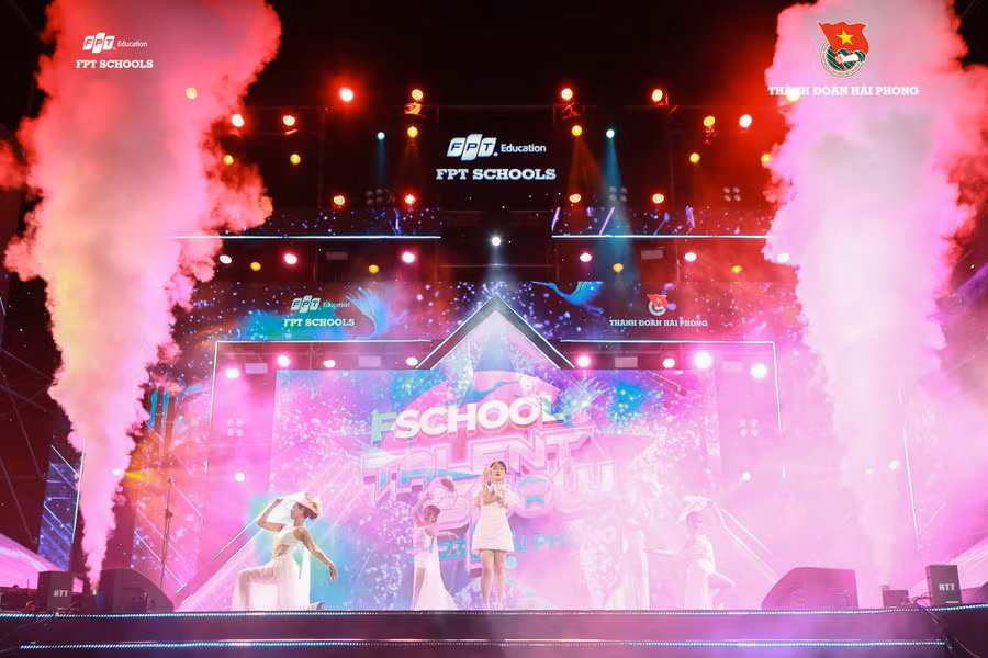 Sân khấu bùng nổ với 13 tiết mục đặc sắc và đậm chất nghệ thuật