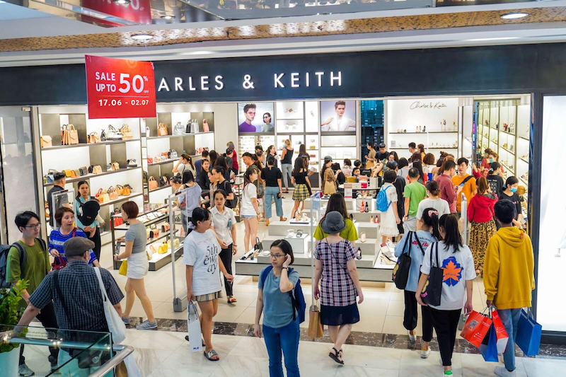 Các thương hiệu quốc tế đồng loạt tung ra nhiều chương trình sale độc quyền hấp dẫn.