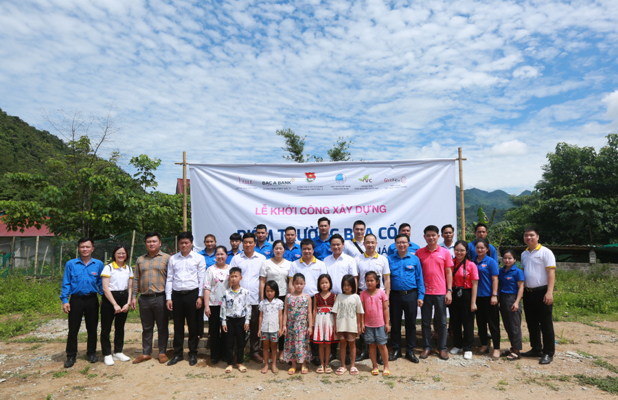 Bưa Cốc sẽ là điểm trường bậc tiểu học và trung học cơ sở đầu tiên tại xóm. Bưa Cốc sẽ là điểm trường bậc tiểu học và trung học cơ sở đầu tiên tại xóm.
