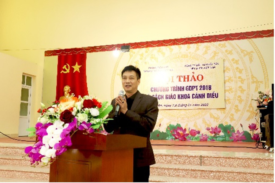 Thầy Bùi Anh Đào, Phó Phòng GD&ĐT huyện Ý Yên đánh giá cao sự giúp đỡ của các tác giả Chủ biên SGK mới. Thầy Bùi Anh Đào, Phó Phòng GD&ĐT huyện Ý Yên đánh giá cao sự giúp đỡ của các tác giả Chủ biên SGK mới.