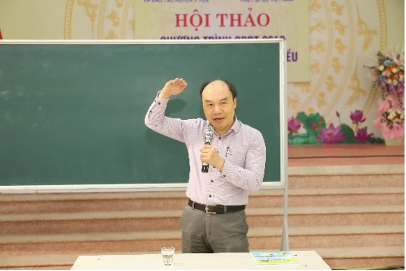 PGS.TS Đỗ Ngọc Thống (ảnh trên) và GS.TSKH Đỗ Đức Thái giải đáp câu hỏi của giáo viên khối 7 tại huyện Ý Yên. PGS.TS Đỗ Ngọc Thống (ảnh trên) và GS.TSKH Đỗ Đức Thái giải đáp câu hỏi của giáo viên khối 7 tại huyện Ý Yên.