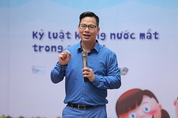 PGS.TS Trần Thành Nam (Trưởng Khoa các Khoa học Giáo dục, Đại học Giáo dục, Trường Đại học Quốc gia Hà Nội) chuyên gia, diễn giả được mời tới “Talk với các nhà quản lý giáo dục”. PGS.TS Trần Thành Nam (Trưởng Khoa các Khoa học Giáo dục, Đại học Giáo dục, Trường Đại học Quốc gia Hà Nội) chuyên gia, diễn giả được mời tới “Talk với các nhà quản lý giáo dục”.