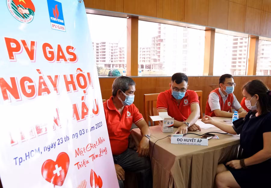 Ngày hội hiến máu PV GAS – Một giọt máu triệu tấm lòng