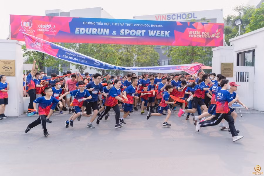 Trường Trung học Vinschool Imperia Hải Phòng tổ chức ngày chạy offline EDURUN (16/4/2023) quanh Khu đô thị Vinhomes Imperia với sự tham gia đông đảo của các em học sinh, phụ huynh và Cán bộ nhân viên, Giáo viên Nhà trường.