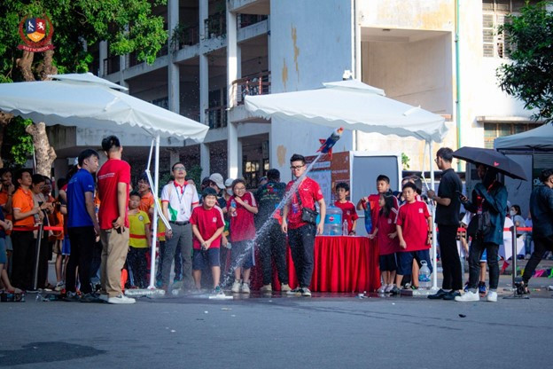 Học sinh Vietschool tham gia vòng Chung kết cuộc thi Bắn tên lửa nước Quốc gia VWRC 2023. (Ảnh: Vietschool) Học sinh Vietschool tham gia vòng Chung kết cuộc thi Bắn tên lửa nước Quốc gia VWRC 2023. (Ảnh: Vietschool)