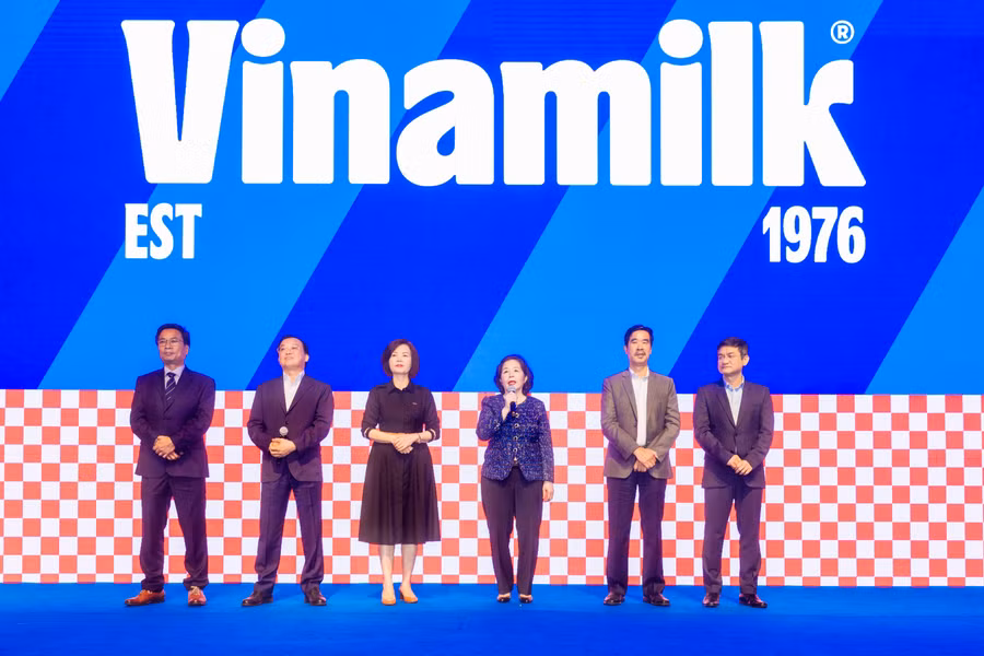 Ban điều hành của Vinamilk cũng có mặt tại sự kiện dành cho nhân viên diễn ra vào sáng ngày 6/7 để chia sẻ về những kế hoạch tương lai của công ty.