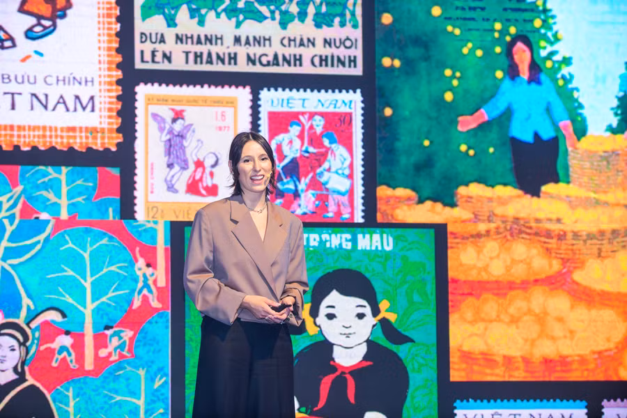 Cô Megan Bowker, Giám đốc Sáng tạo của Vinamilk chia sẻ bộ nhận diện thương hiệu mới lấy cảm hứng từ các giá trị di sản và cuộc sống người Việt.