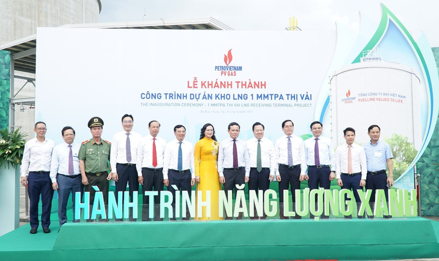 Phó Thủ tướng Trần Lưu Quang đến dự lễ Khánh thành Kho LNG 1 MMTPA Thị Vải. Phó Thủ tướng Trần Lưu Quang đến dự lễ Khánh thành Kho LNG 1 MMTPA Thị Vải.