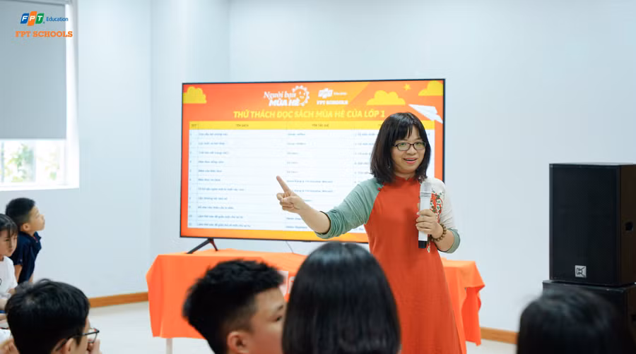 TS. Nguyễn Thị Ngọc Minh chia sẻ tại hội thảo “Người bạn mùa hè 2023”.