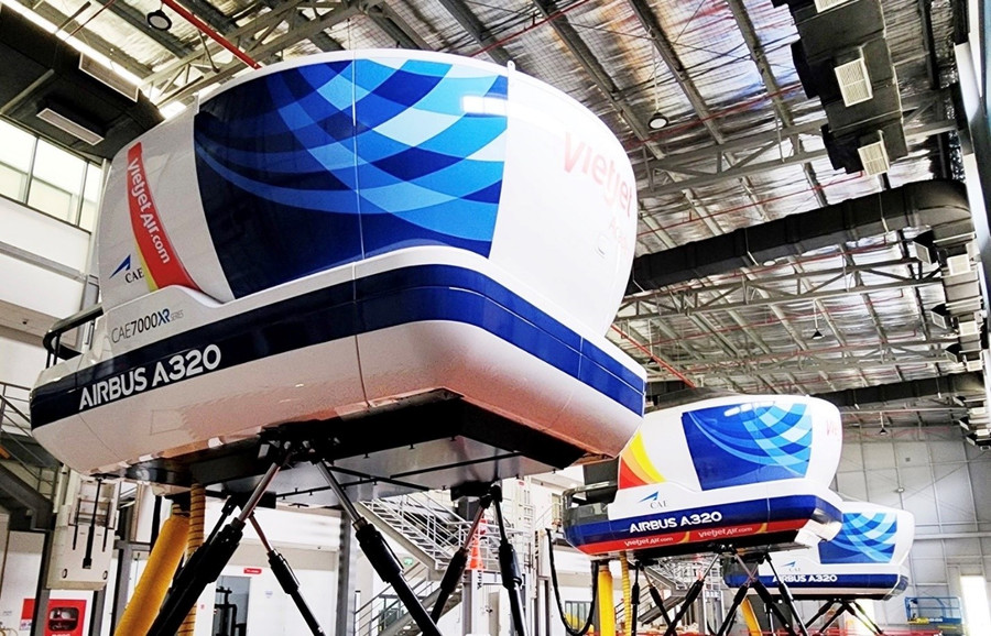 Buồng lái mô phỏng SIM hiện đại theo tiêu chuẩn châu Âu EASA đang được Vietjet cùng Airbus vận hành, phục vụ công tác bay huấn luyện cho phi công.