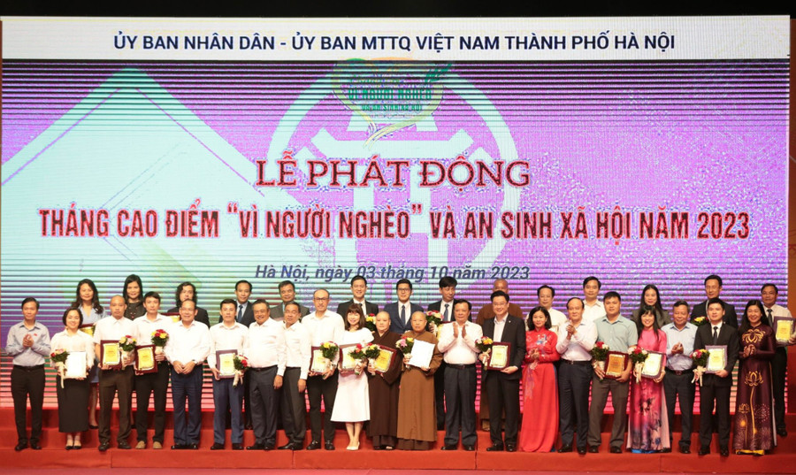 T&T Group là một trong những doanh nghiệp được UBND - Ủy ban MTTQ Việt Nam TP Hà Nội vinh danh vì những đóng góp tích cực cho công tác giảm nghèo và an sinh xã hội của thành phố. (Nguồn: T&T Group) T&T Group là một trong những doanh nghiệp được UBND - Ủy ban MTTQ Việt Nam TP Hà Nội vinh danh vì những đóng góp tích cực cho công tác giảm nghèo và an sinh xã hội của thành phố. (Nguồn: T&T Group)