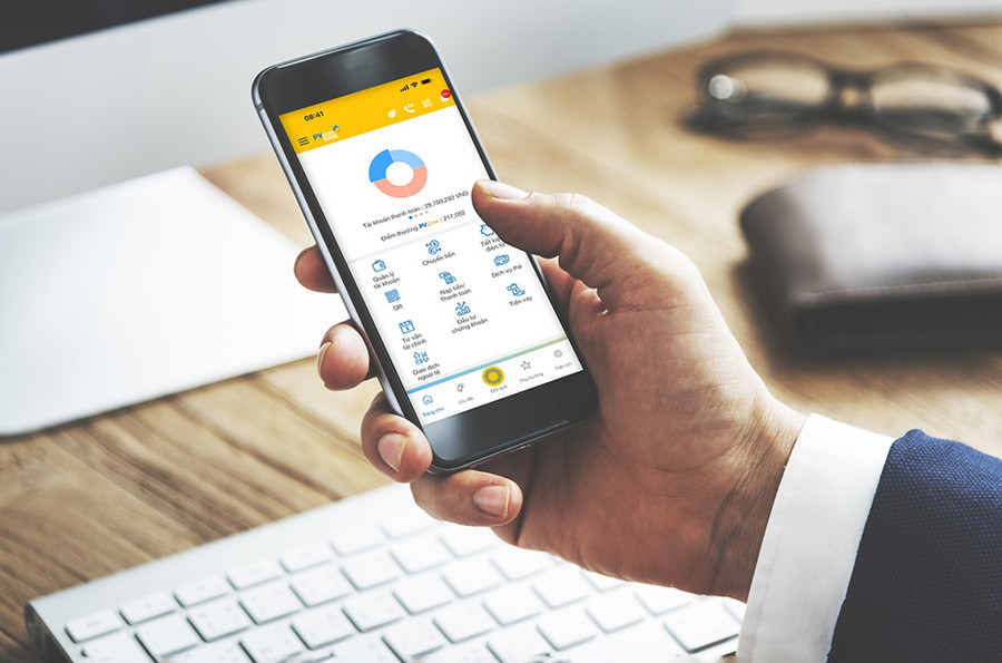 Khách hàng có thể chuyển tiền đi quốc tế ngay trên ứng dụng PV Mobile Banking