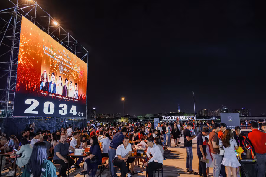 Năm ngoái, sự kiện đếm ngược 2023 quy tụ dàn nghệ sĩ gạo cội và thành công thu hút hàng ngàn người đến The Global City.
