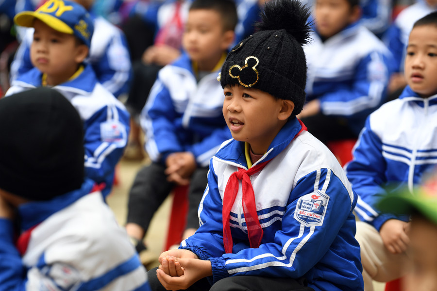 Nụ cười tươi rói trên môi các em tham gia Ngày hội Vệ sinh - Sức khỏe học đường và Lễ khánh thành 27 nhà vệ sinh Nụ cười tươi rói trên môi các em tham gia Ngày hội Vệ sinh - Sức khỏe học đường và Lễ khánh thành 27 nhà vệ sinh