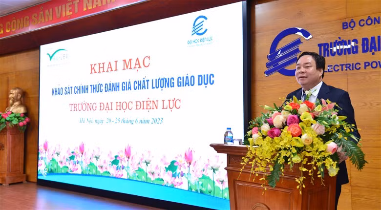 PGS.TS Vũ Đình Ngọ phát biểu tại phiên khai mạc.