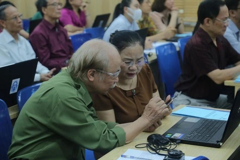 Cần khuyến khích khu vực tư nhân tham gia vào việc xây dựng, hoàn thiện hệ thống an sinh xã hội. Ảnh minh họa: S.Đ.