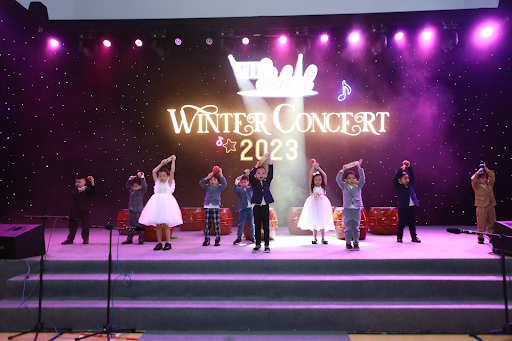 Các bạn nhỏ Mầm non mở màn với phần trình diễn tự tin, chuyên nghiệp. Các bạn nhỏ Mầm non mở màn với phần trình diễn tự tin, chuyên nghiệp.