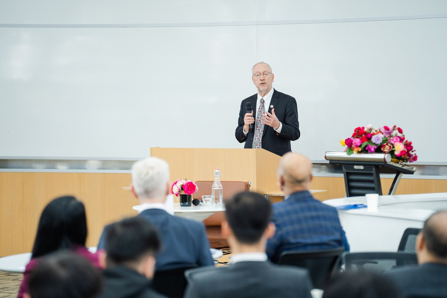 GS. Kotlikoff nhận định Lựa chọn của VinUni theo mô hình đại học đổi mới sáng tạo là rất đúng đắn khi có thể tạo động lực cho sự phát triển. GS. Kotlikoff nhận định Lựa chọn của VinUni theo mô hình đại học đổi mới sáng tạo là rất đúng đắn khi có thể tạo động lực cho sự phát triển.