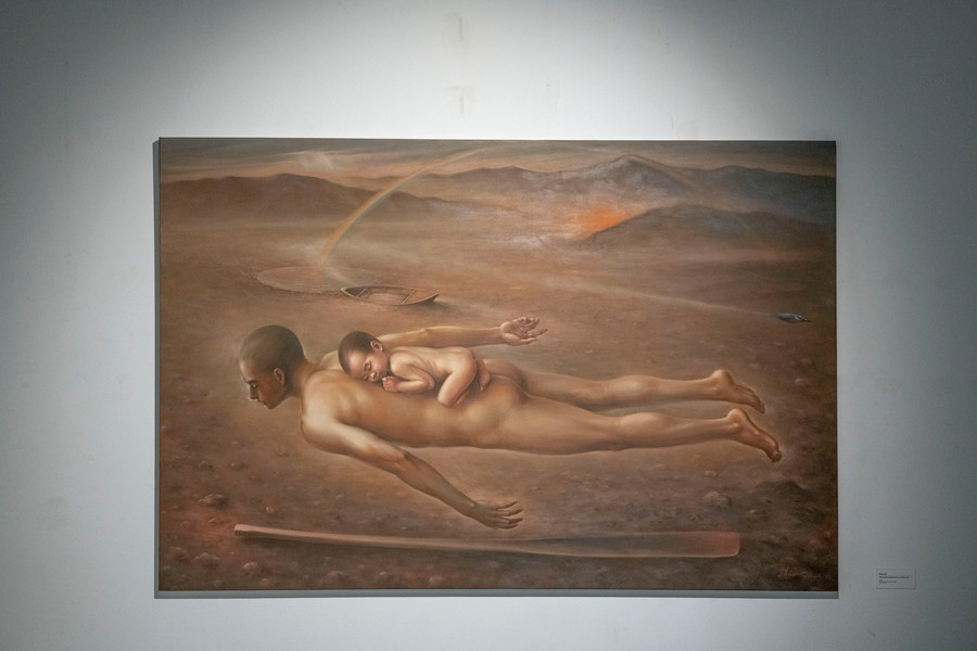 Tác phẩm Bình yên trên lưng cha của Nghệ sĩ Phạm Anh.