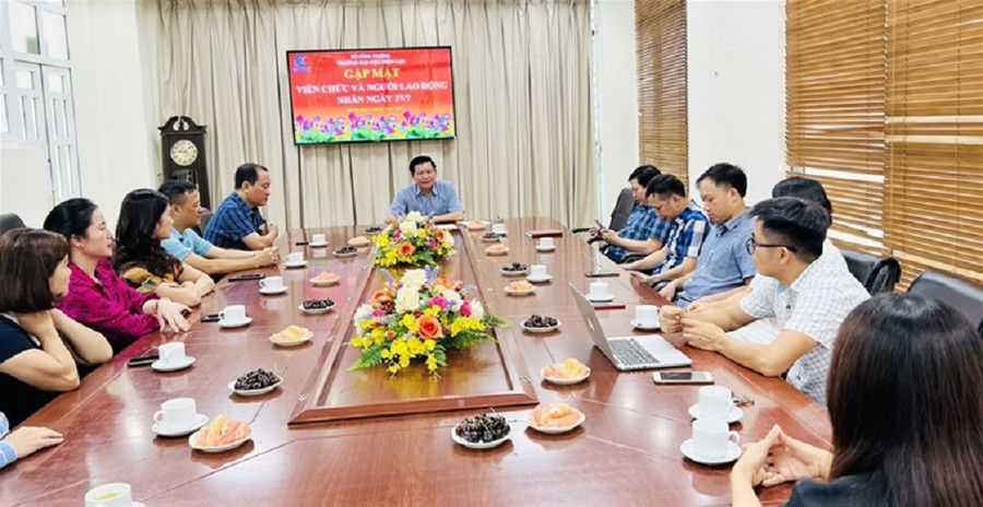 Buổi gặp mặt với những chia sẻ xúc động về một thời đau thương nhưng vô cùng hào hùng của dân tộc.