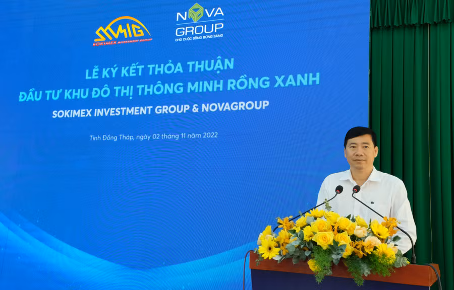 Ông Phạm Thiện Nghĩa, Phó Bí thư Tỉnh ủy, Chủ tịch UBND tỉnh Đồng Tháp chúc mừng sự hợp tác của hai Tập đoàn